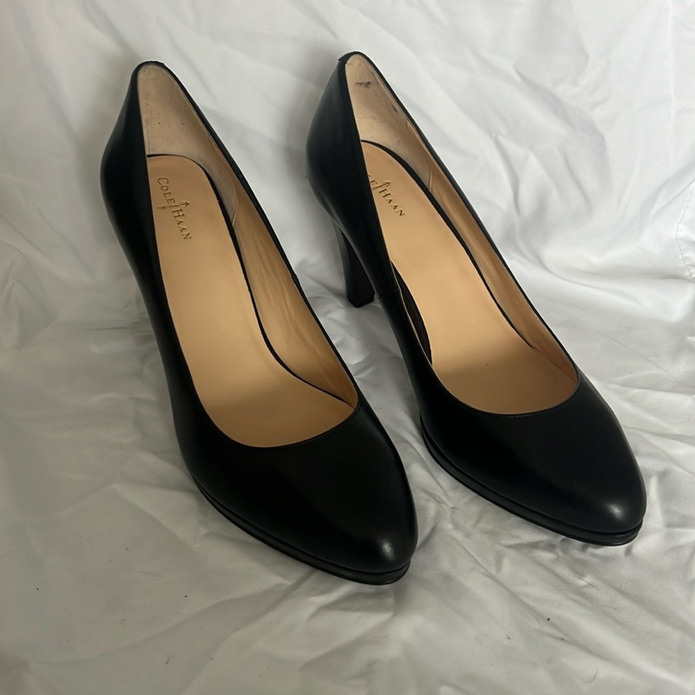 Cole Haan Nike Air Black Leather Round-Toe Pumps